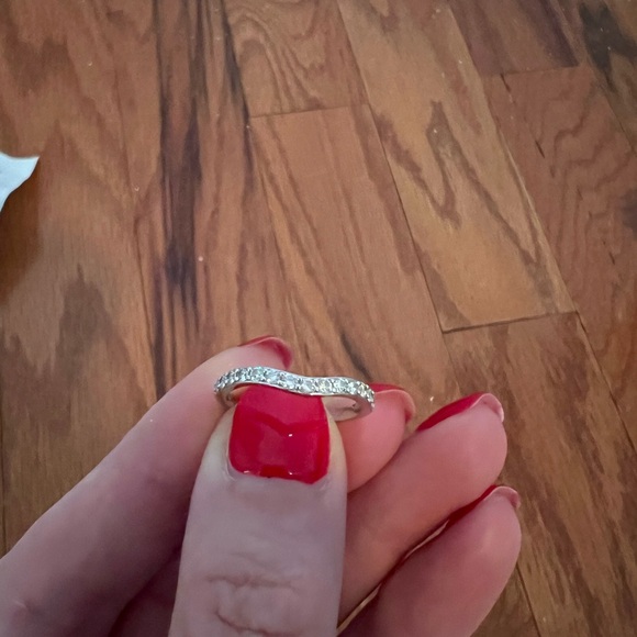 Jared Curved Diamond Wedding ring! - Picture 5 of 10